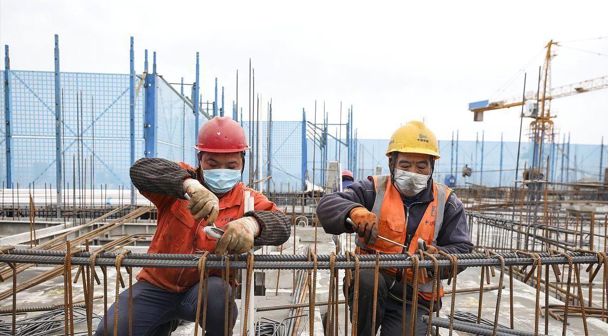 高薪岗位年轻人敬而远之_制造业招工难_当前社会的就业形势