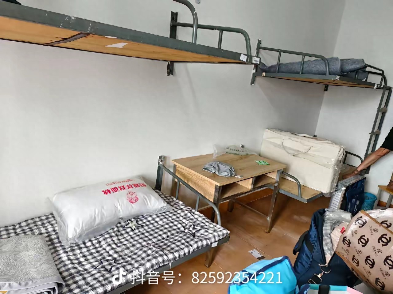 面对严峻就业形势,大学生_提升就业竞争力策略_大学毕业生求职突破