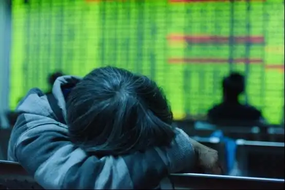 A股投资警示：90后股民亏损32万，市场波动下的风险与机遇