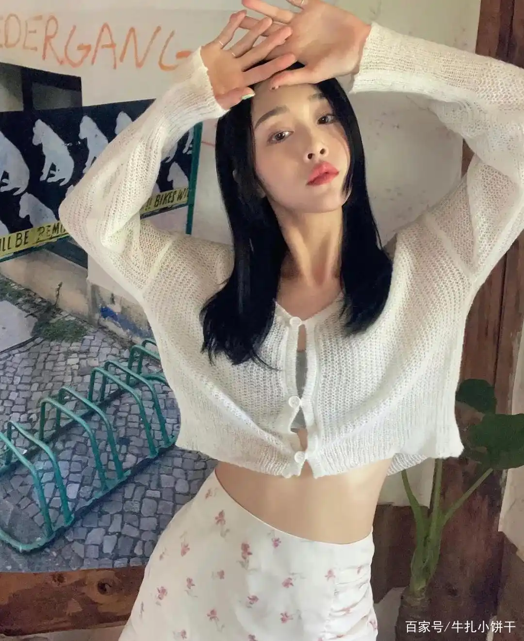 小个子女生秋冬短上衣穿搭推荐_截短款上衣街拍趋势_气质短上衣搭配技巧