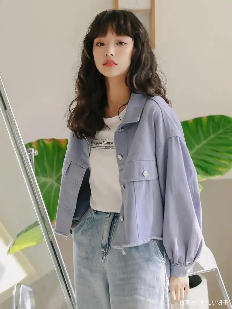 截短款上衣街拍趋势_气质短上衣搭配技巧_小个子女生秋冬短上衣穿搭推荐