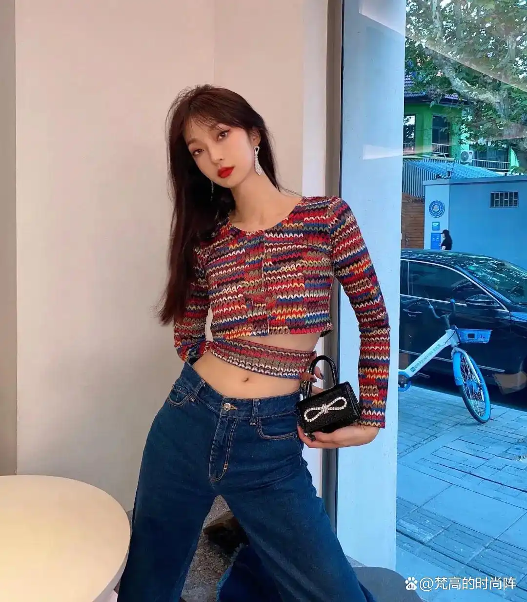 截短款上衣街拍趋势_小个子显高技巧露一截上衣_小个子穿搭露一截上衣