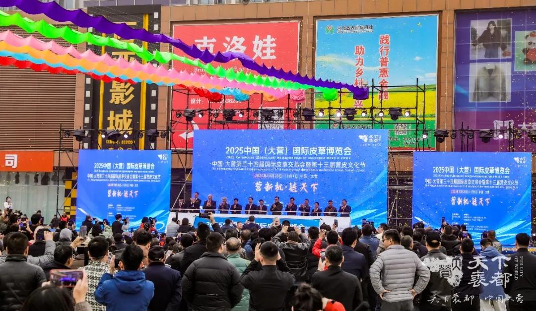 中国裘都2025秋冬皮草流行趋势_狐狸皮毛行情2026_设计师品牌皮草发布