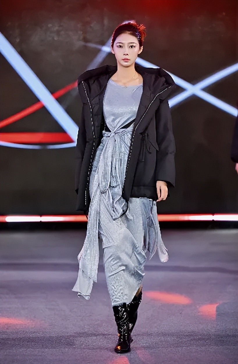 设计师品牌皮草发布_中国裘都2025秋冬皮草流行趋势_狐狸皮毛行情2026