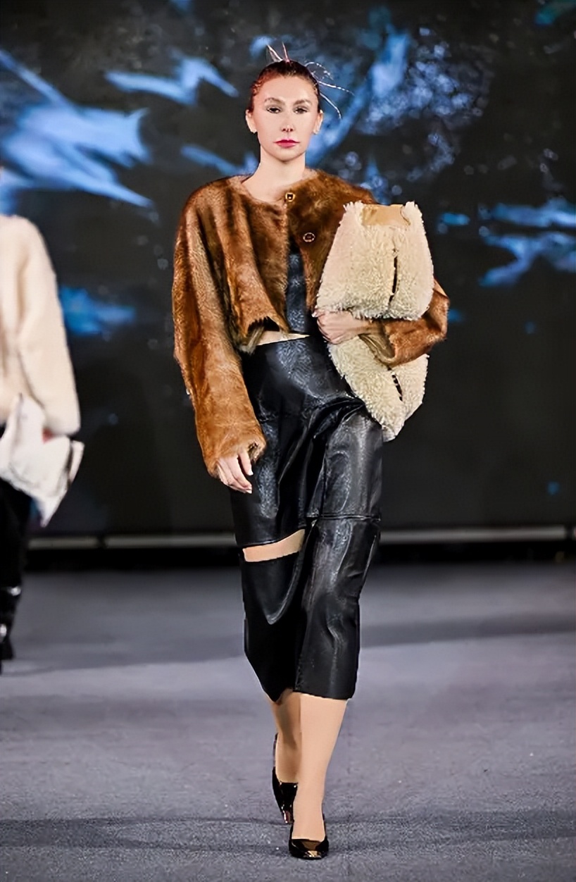 中国裘都2025秋冬皮草流行趋势_设计师品牌皮草发布_狐狸皮毛行情2026