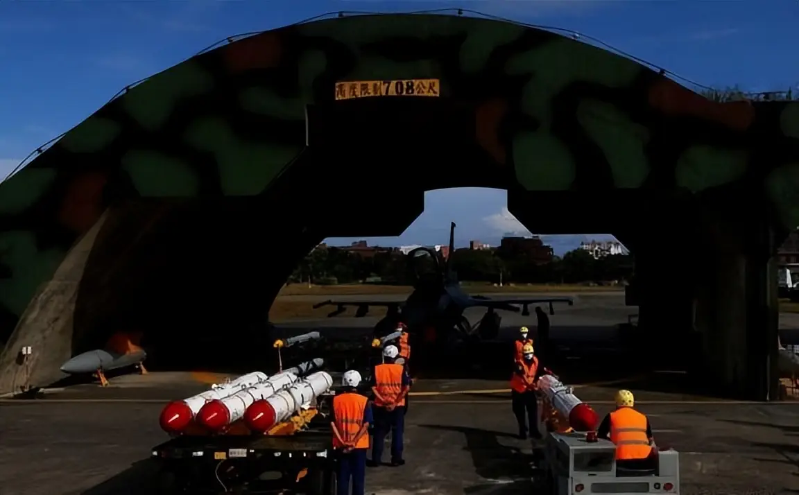 中国军事力量发展_中国国防形势_美国军事援助乌克兰